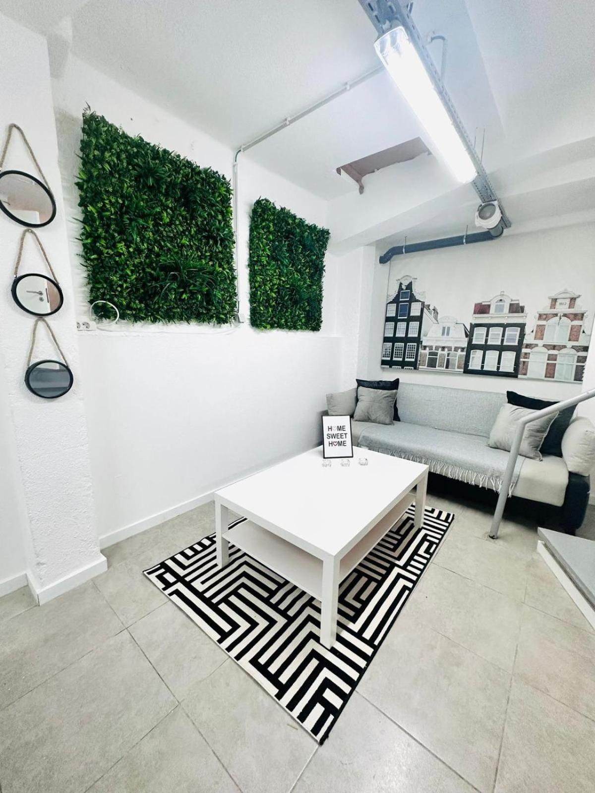Studio, Great Location Apartment *