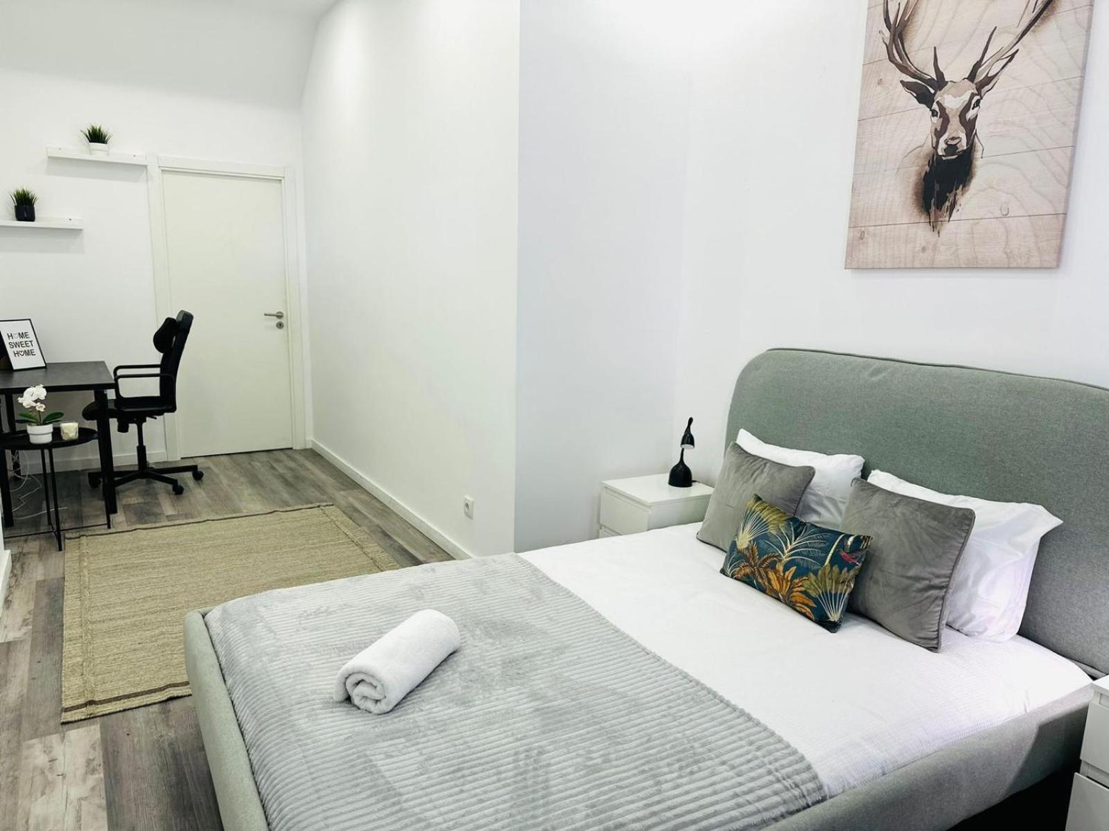Studio, Great Location Apartment *